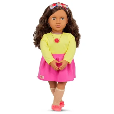 Patricia, poupée 46 cm au collier fleur et jupe plissée
