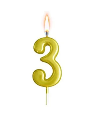 Bougie dorée en forme de 3 pour célébrer un anniversaire