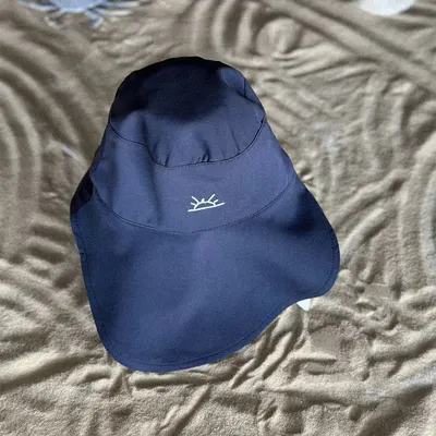 Bob enfant anti-UV bleu marine avec couvre-nuque, 0–3 ans