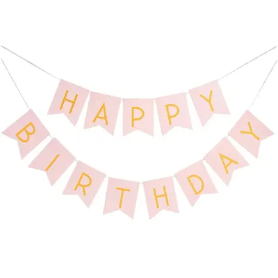 Bannière d’anniversaire rose pâle, fanions à lettres dorées