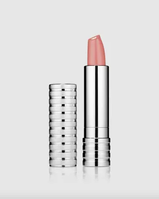 Rouge à lèvres Clinique 01 Barely, couleur intense et lèvres hydratées