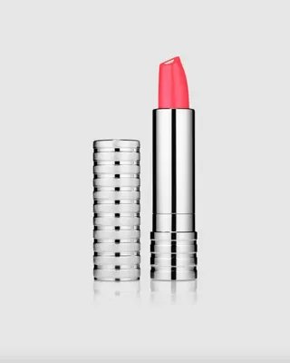 Romanticize 28, rouge à lèvres Clinique au cœur soin 3D
