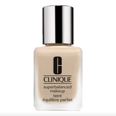 Petal, fond de teint équilibrant Superbalanced de Clinique